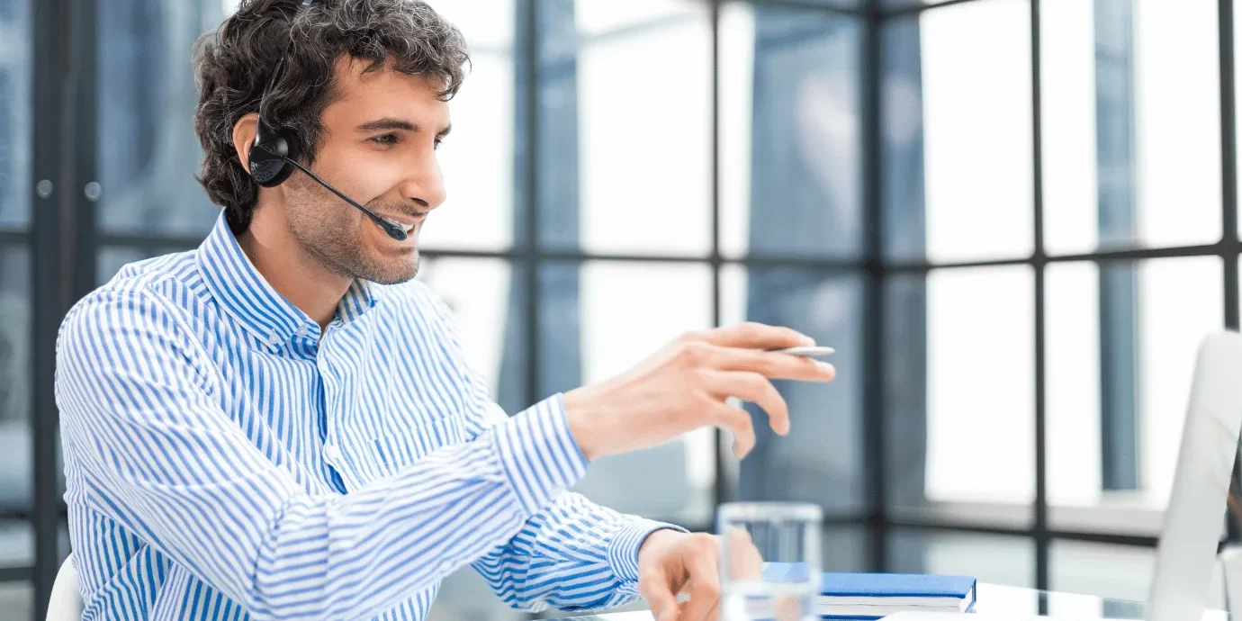 Key-metrics-contact-center-manager Thumbnail image for blog on Key Metrics Every Contact Center Manager Should Track for Success