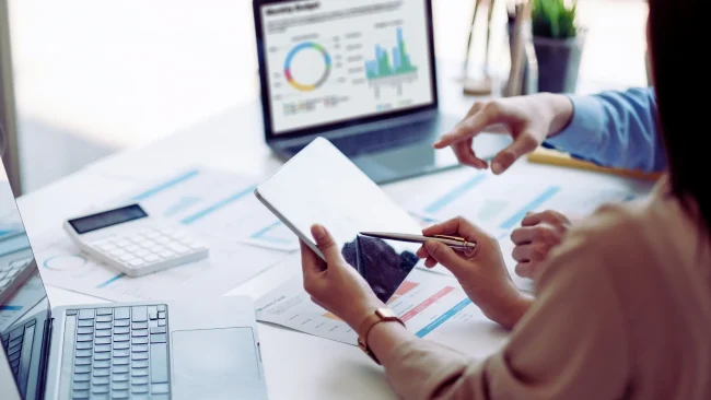 data-analytics-&-reporting-turning-raw-data-into-insights Data analytics and reporting: Turning-raw data into insights